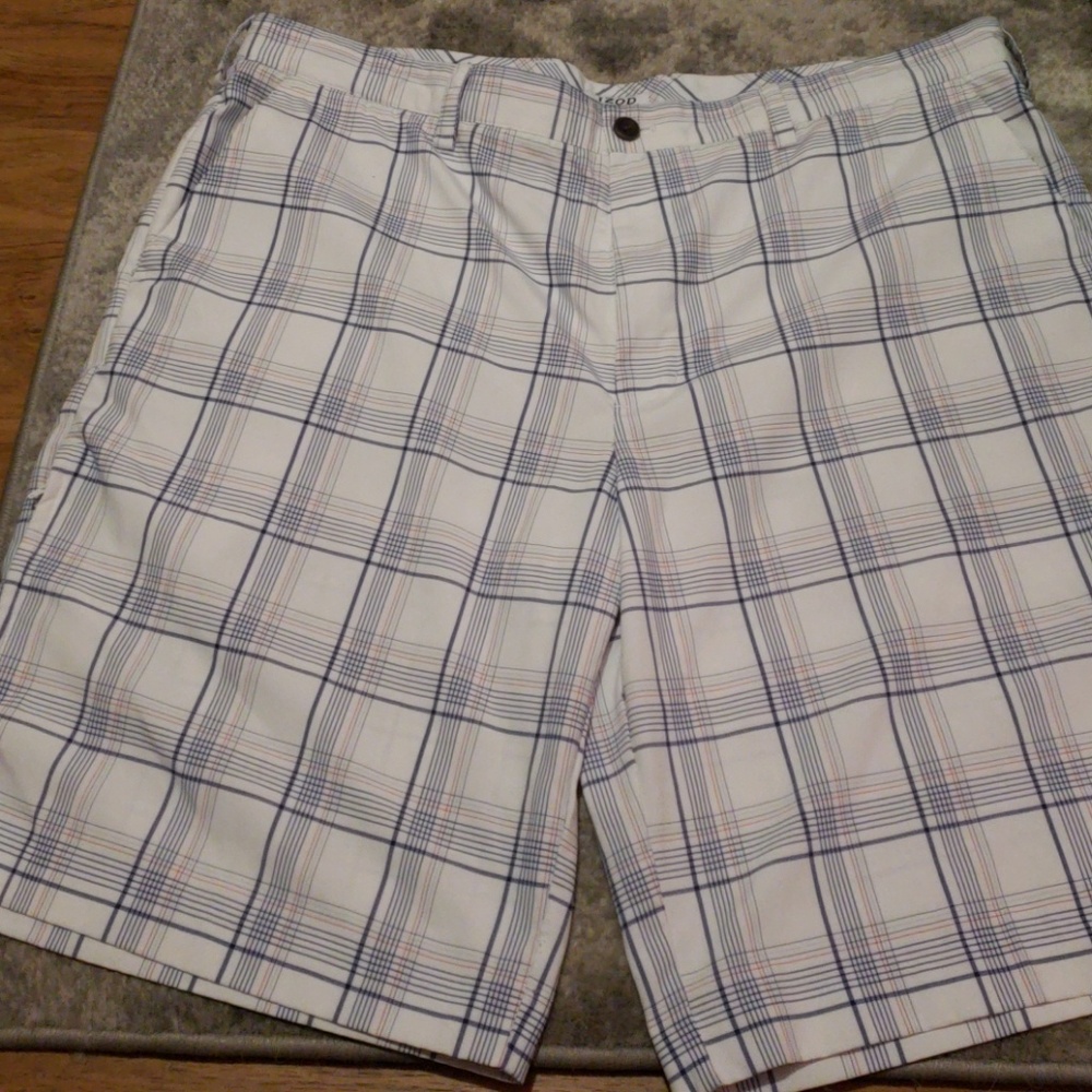 Izod golf shorts